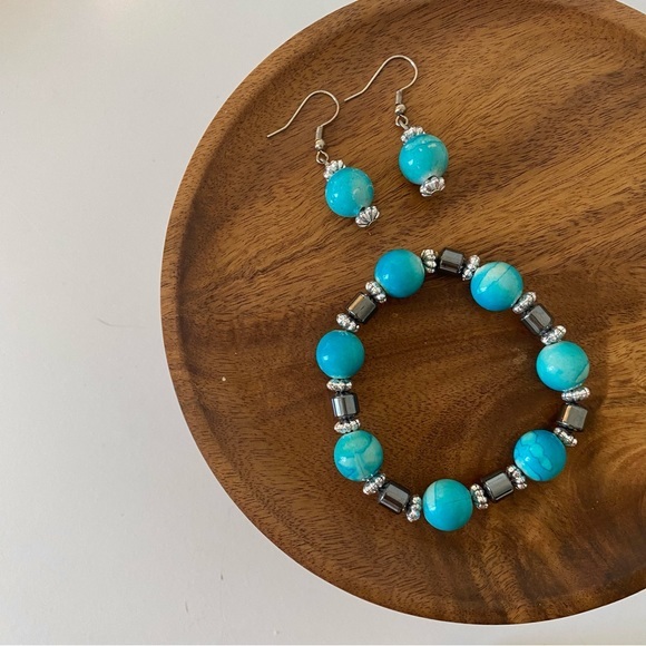 4/$15 Teal Beaded Bracelet Earrings Set - Picture 1 of 4